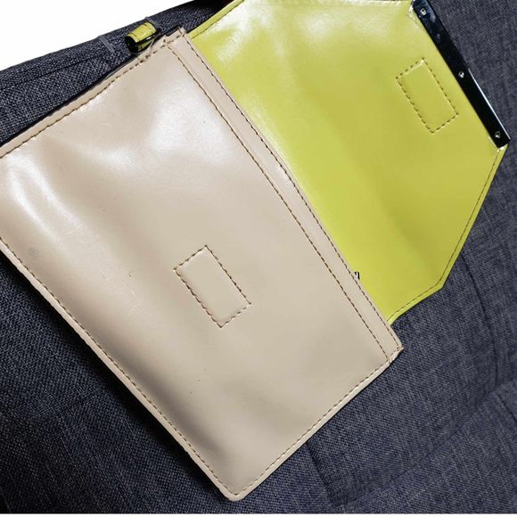 BCBGMaxazria Yellow Tan Wallet Wristlet Phone Case Polyurethane AS IS - Picture 4 of 8